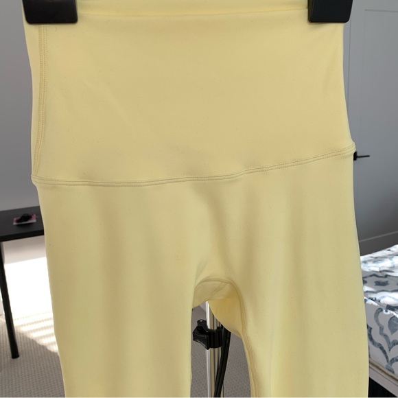 First Health Apparel Performance Leggings 28’ Colour Blonde Size 2 - Picture 7 of 8